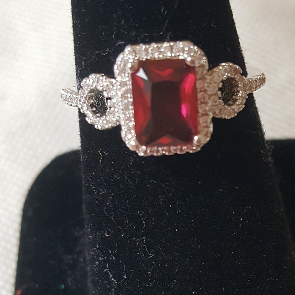 Size 8 garnet ring